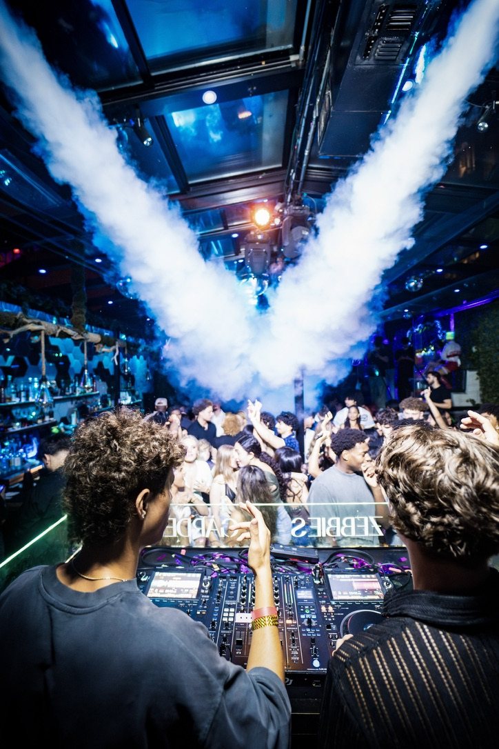Live set photo 7